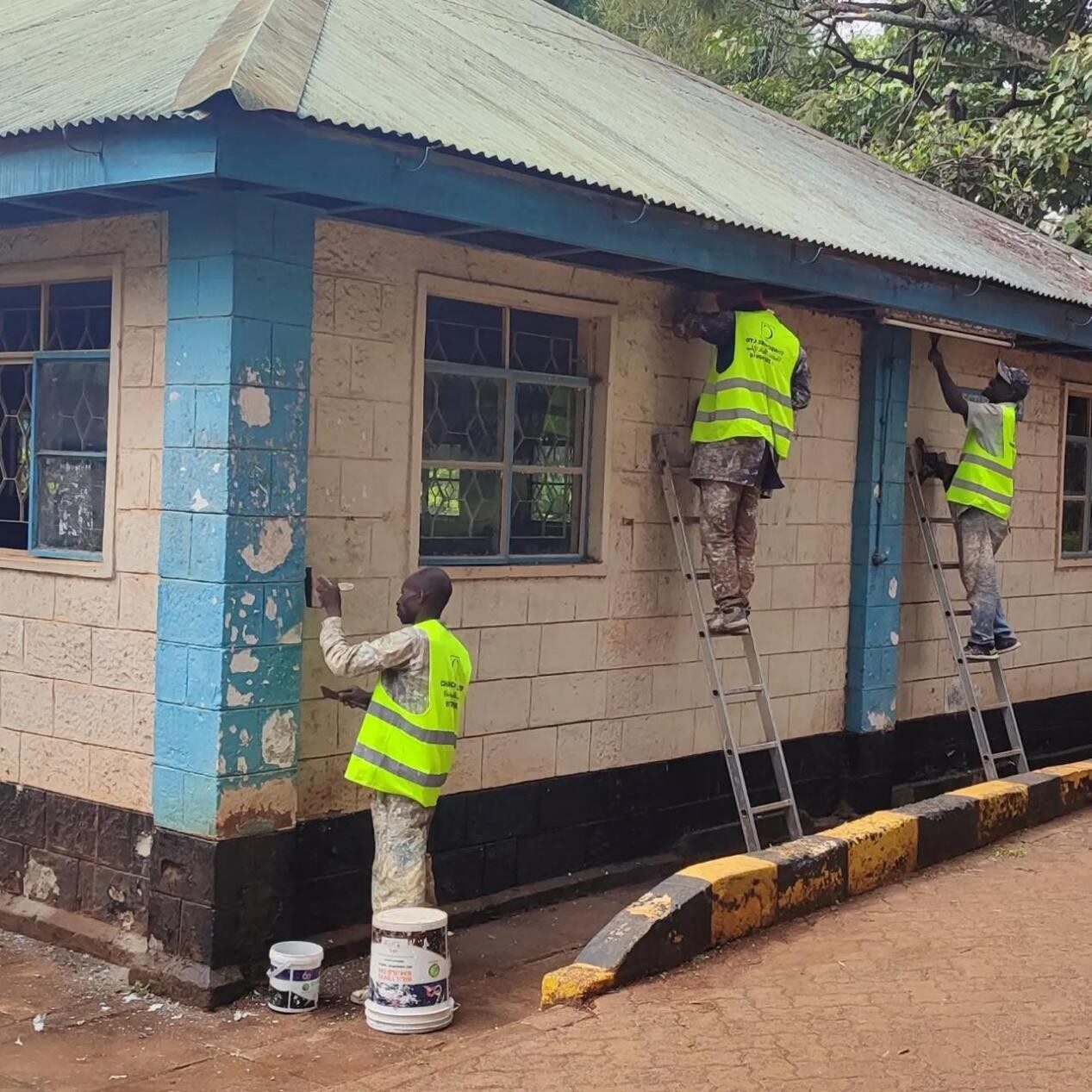Chaschase painters on ladders refurbishing a campus building exterior